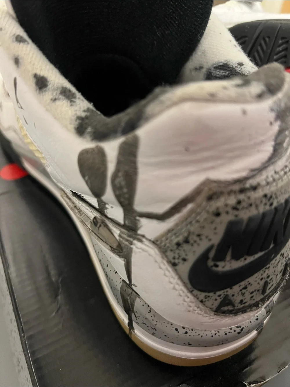 Air Jordan 4 Retro Men’s Sneakers - White/Black/Cement